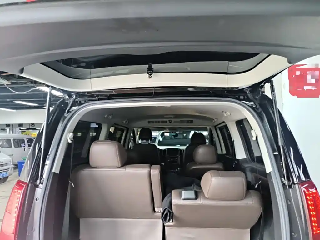 Dongfeng Fengxing Lingzhi PLUS 2021 2021 2.0L Manual Luxury 7-Seater
