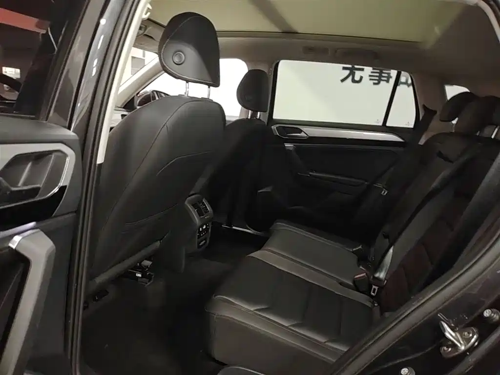 Volkswagen Tayron 2022 330TSI 2WD Luxury Smart Connect Edition фото 17