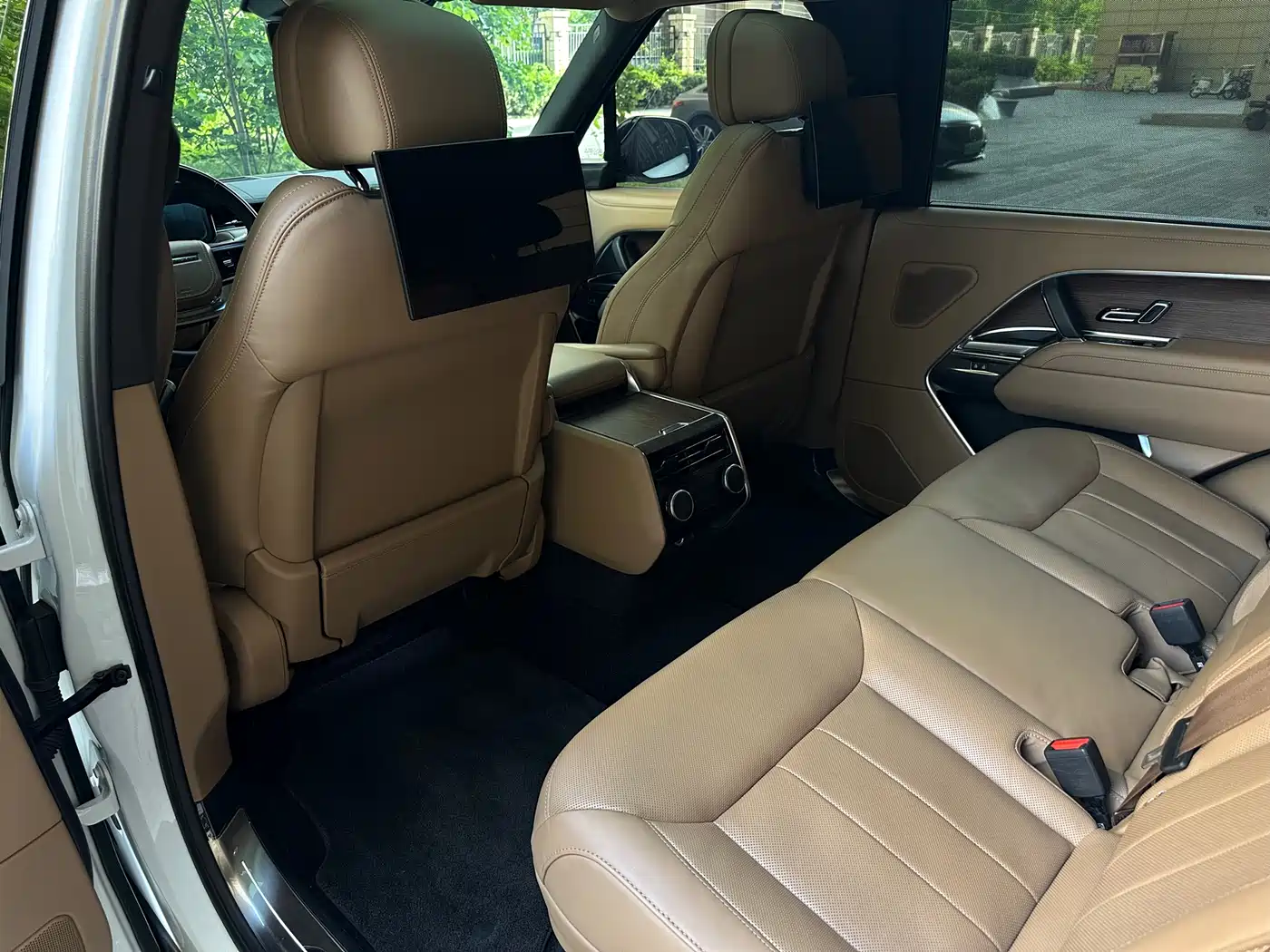 Land Rover Range Rover 2023 3.0 L6 400PS Genesis Extended Version фото 10