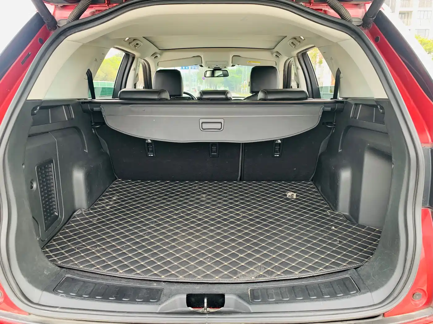Land Rover Discovery Sport 2018 240PS SE Edition фото 14