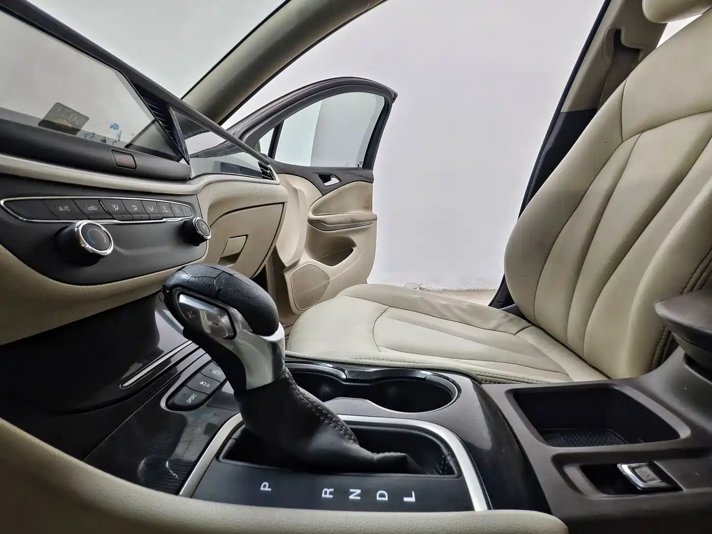 Photo 12 - Buick Verano