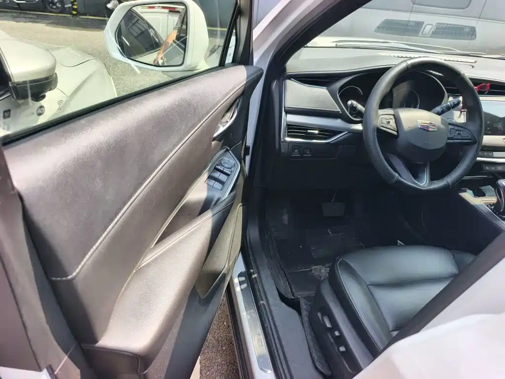 Cadillac XT4 2019 2018 28T FWD Leading Edition