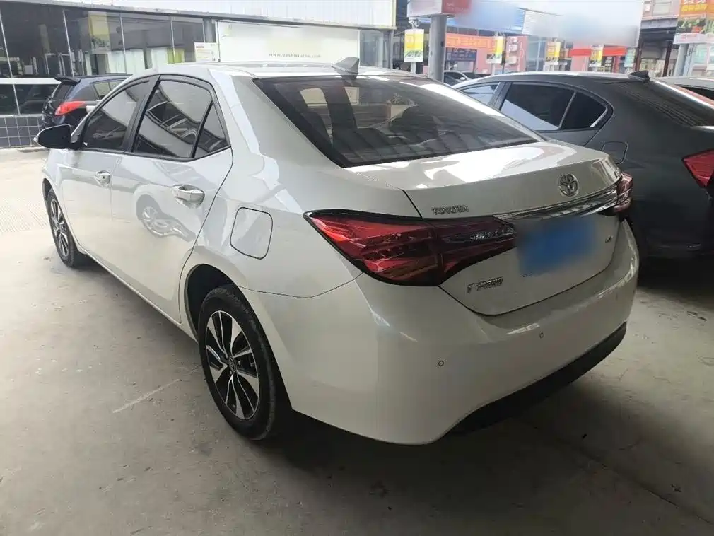 Toyota Levin 2018 185T CVT Premium Edition China V фото 8