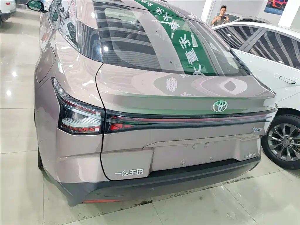 Toyota bZ3 2023 616km Long Range Premium фото 6