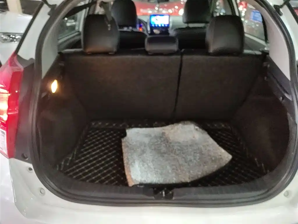 Toyota YARiS L Zhi Xuan 2015 1.5E Auto Charming Edition фото 18
