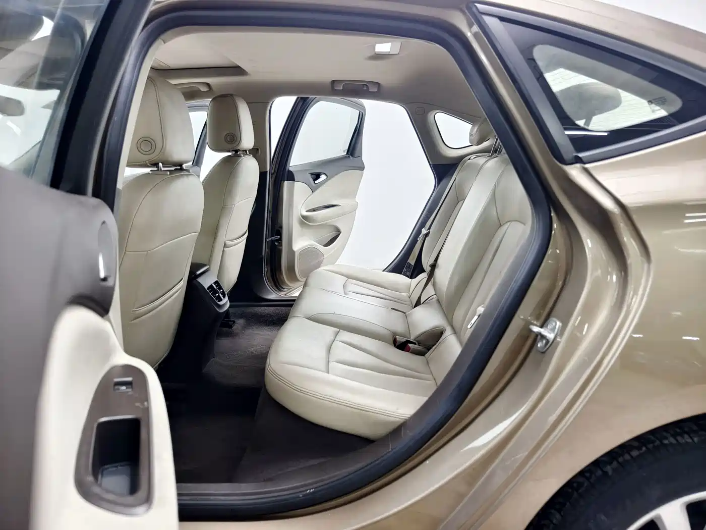 Photo 13 - Buick Verano