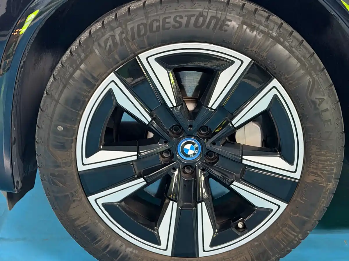 BMW iX3 2022 Leading Edition фото 7