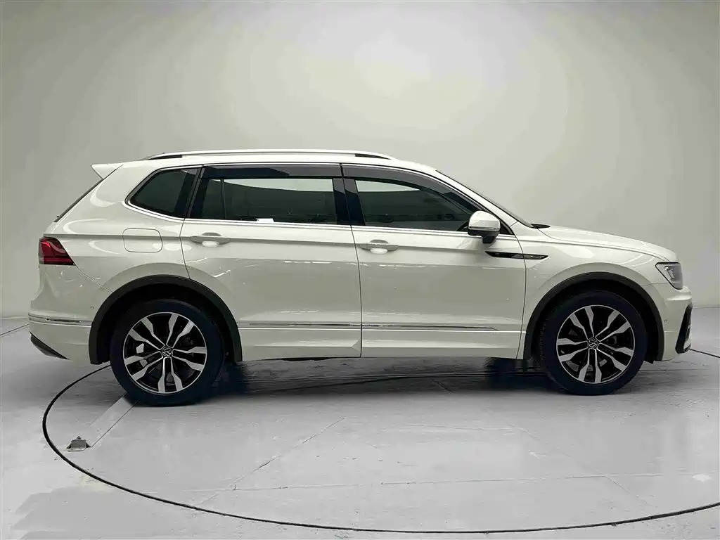 Volkswagen Tiguan L 2021 330TSI Automatic 2WD R-Line Premium фото 19