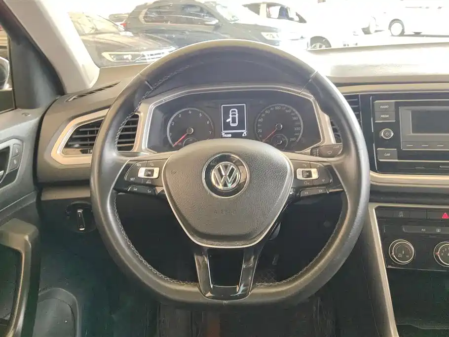 Volkswagen T-ROC 2018 230TSI DSG 2WD Fashion China V фото 15