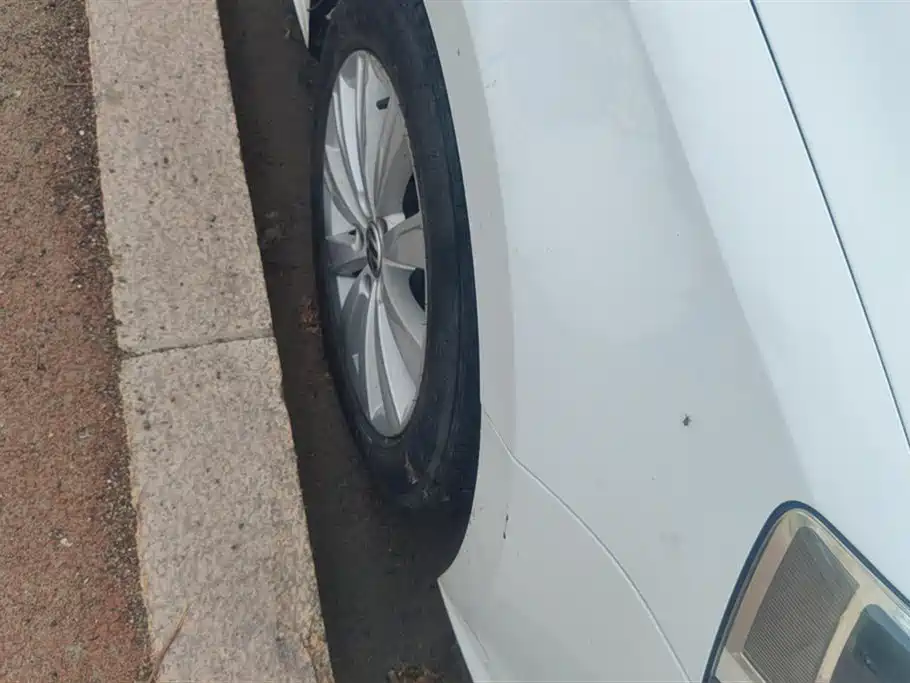 Volkswagen Sagitar 2015 1.6L Automatic Comfort фото 6
