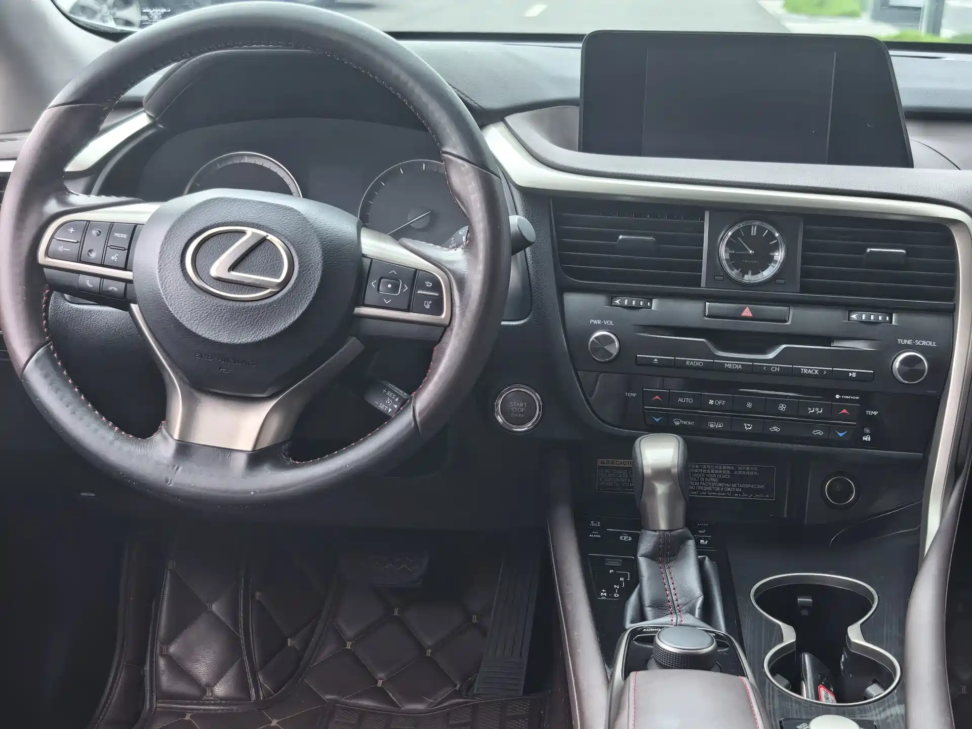 Photo 10 - Lexus RX