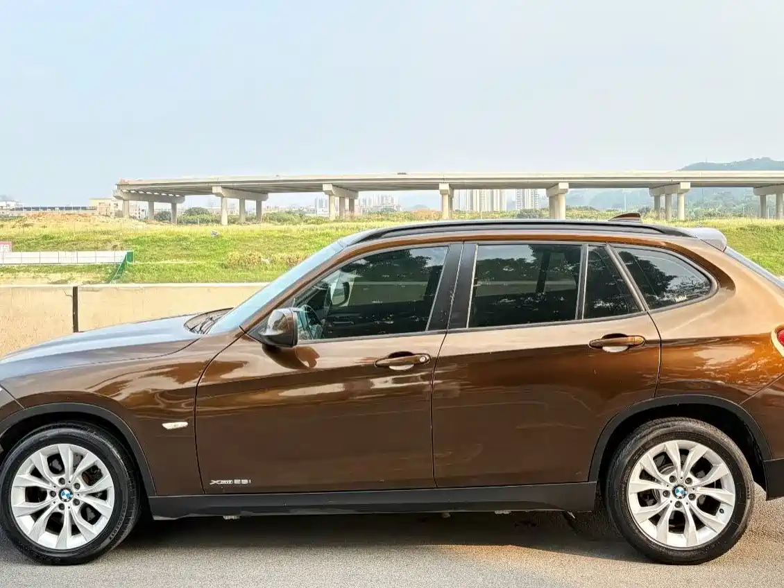 BMW X1 (Import) 2010 xDrive25i фото 5