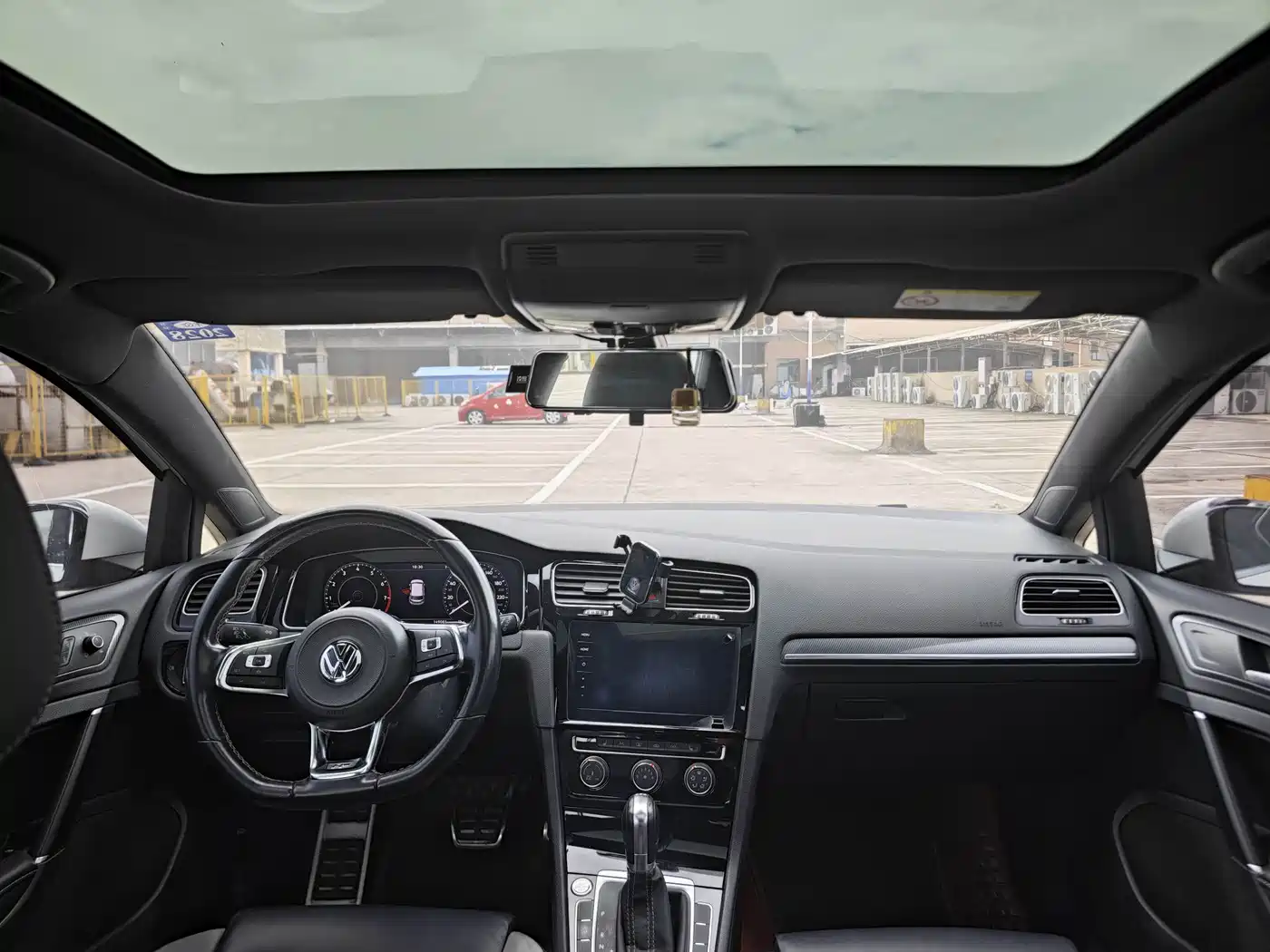 Photo 10 - Volkswagen Golf