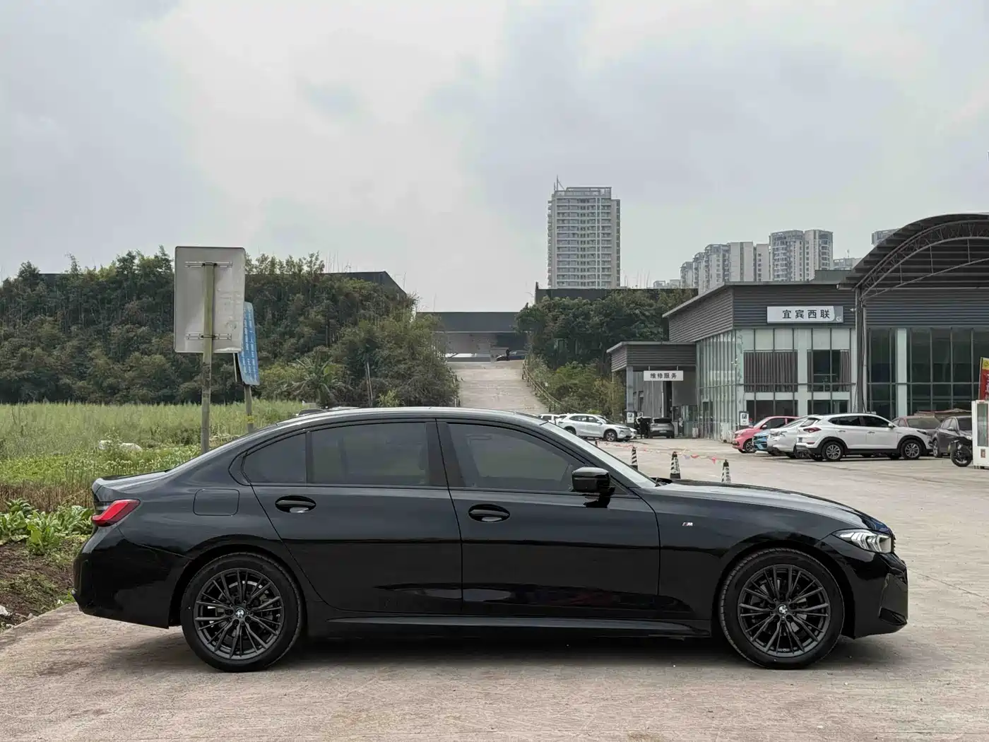 BMW 3 Series 2024 325Li M Sport Shadowline Package фото 24