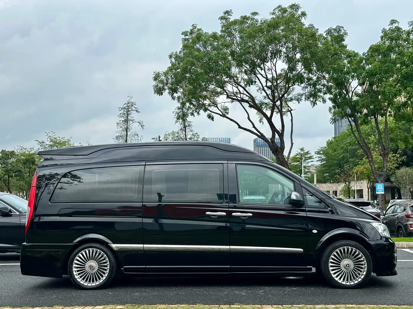 Mercedes-Benz Vito 2013 Model 3.0L Elite Edition фото 17