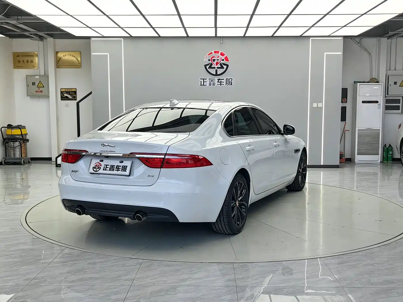 Jaguar XF 2016 2016 XF 2.0T 2WD Elegance Edition