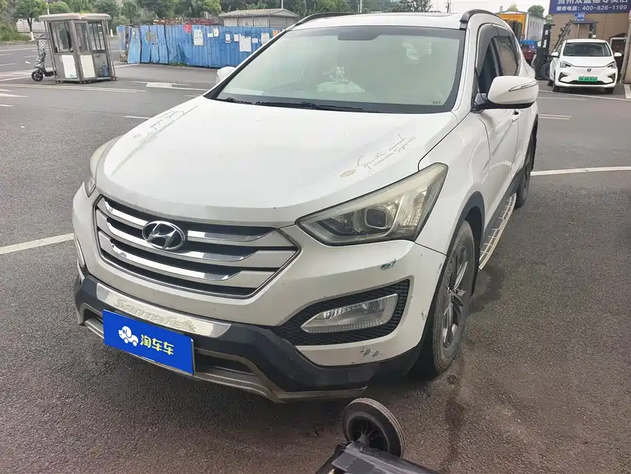 Hyundai Santa Fe 2013 Model 2.4L Automatic 4WD Comfort