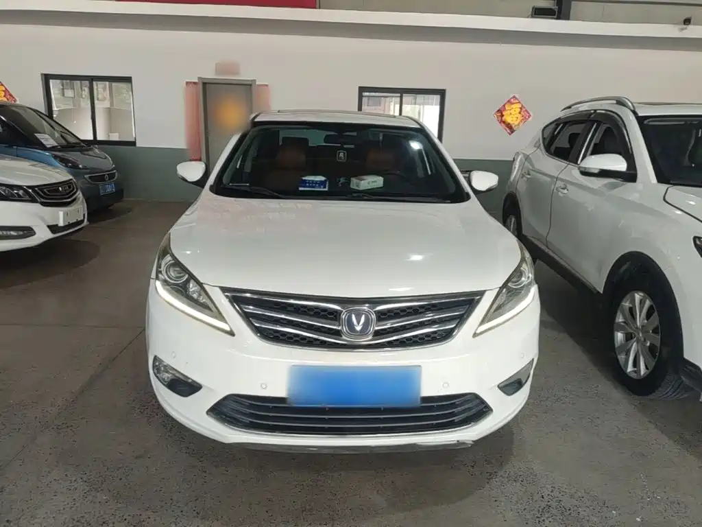 Фото 3 - Changan Eado