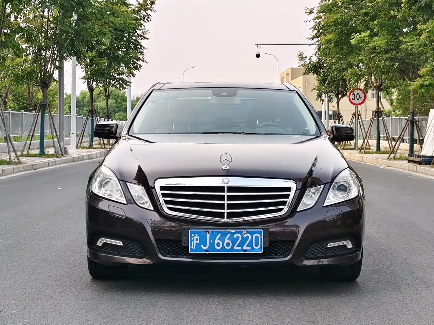 Mercedes-Benz E-Class (Import) 2009 Model E 300 Fashion Version фото 2