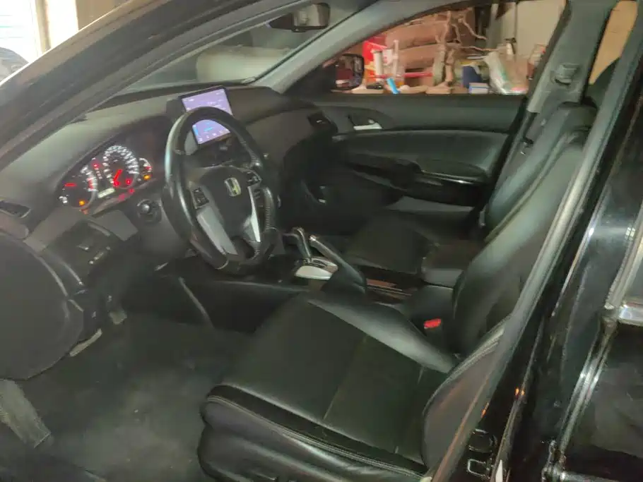 Фото 9 - Honda Accord