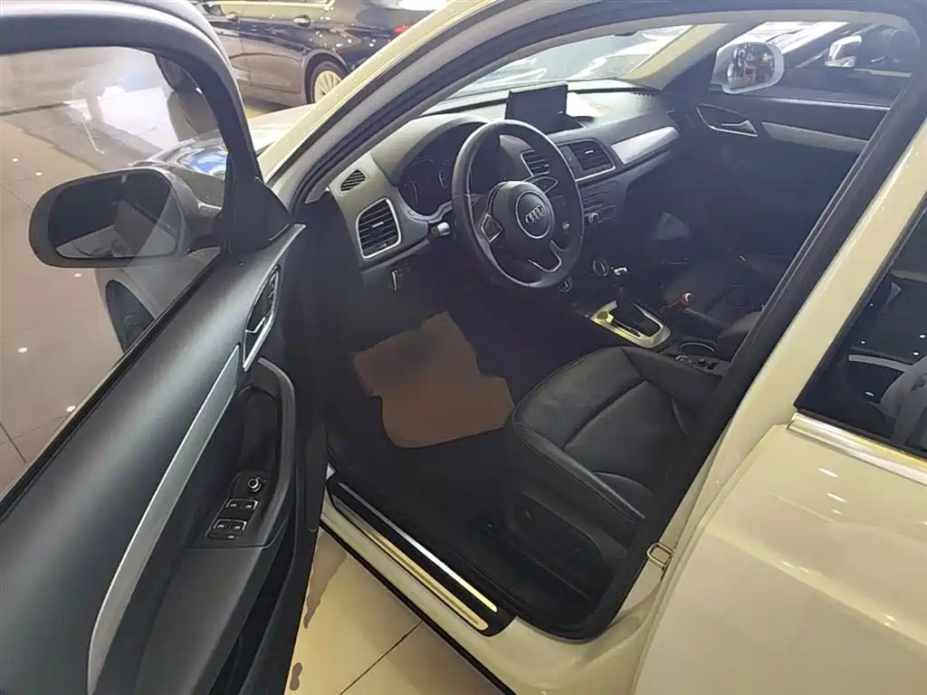 Audi Q3 2015 35 TFSI quattro Technology фото 16
