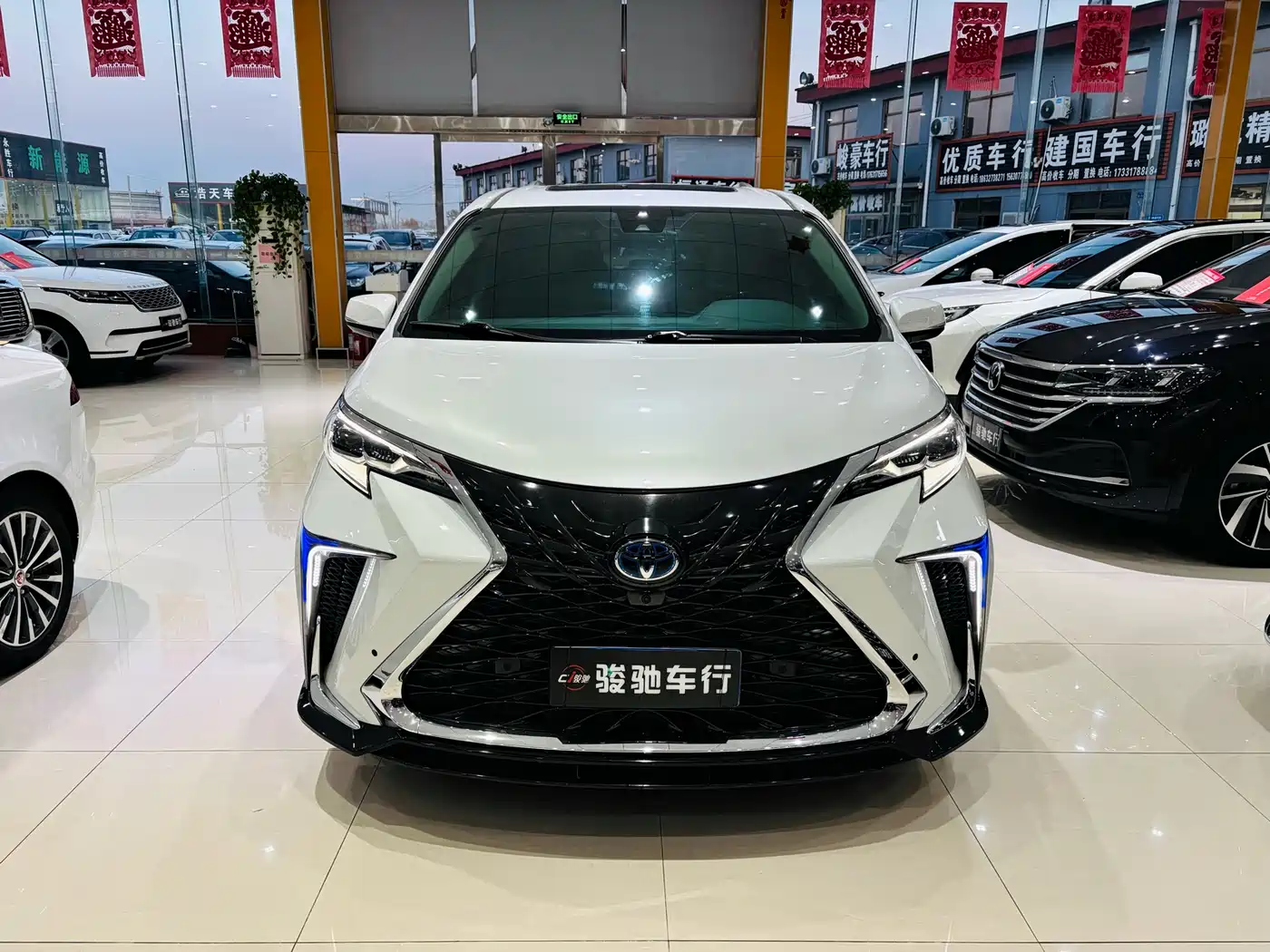 Toyota Sienna 2023 2.5L Hybrid Comfort Edition фото 2