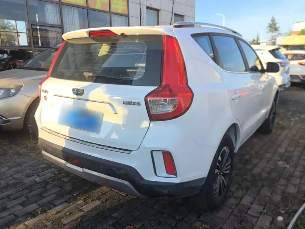 Photo 7 - Geely Emgrand X6