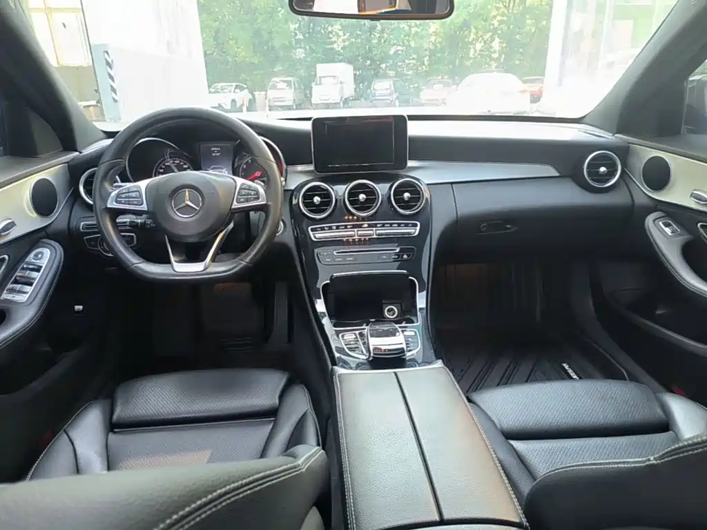 Фото 10 - Mercedes-Benz C-Class