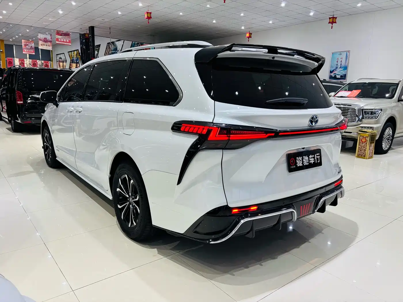 Toyota Sienna 2023 2.5L Hybrid Comfort Edition фото 7