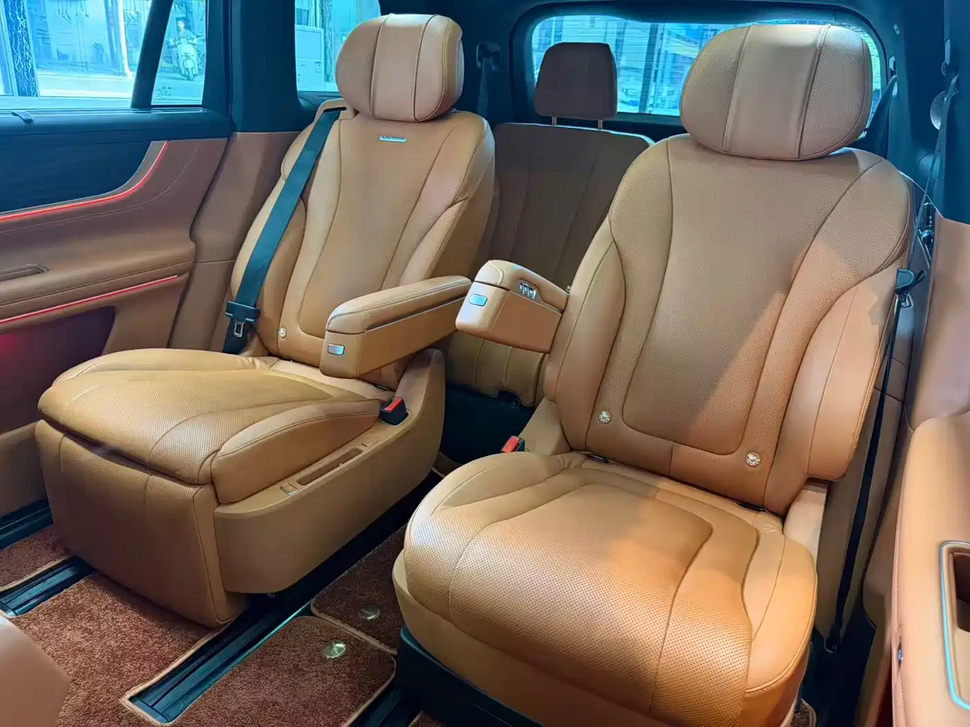 AITO Wenjie AITO M9 2024 Extended Range Ultra 42kWh 6-Seater фото 12