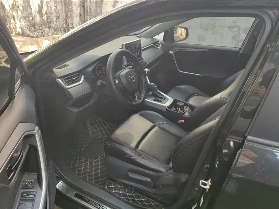Toyota Wildlander 2023 2.0L CVT FWD LE фото 9