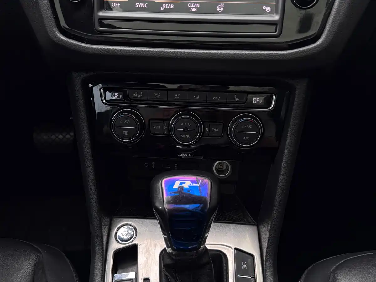 Volkswagen Tiguan L 2018 380TSI Automatic AWD Luxury Edition фото 14