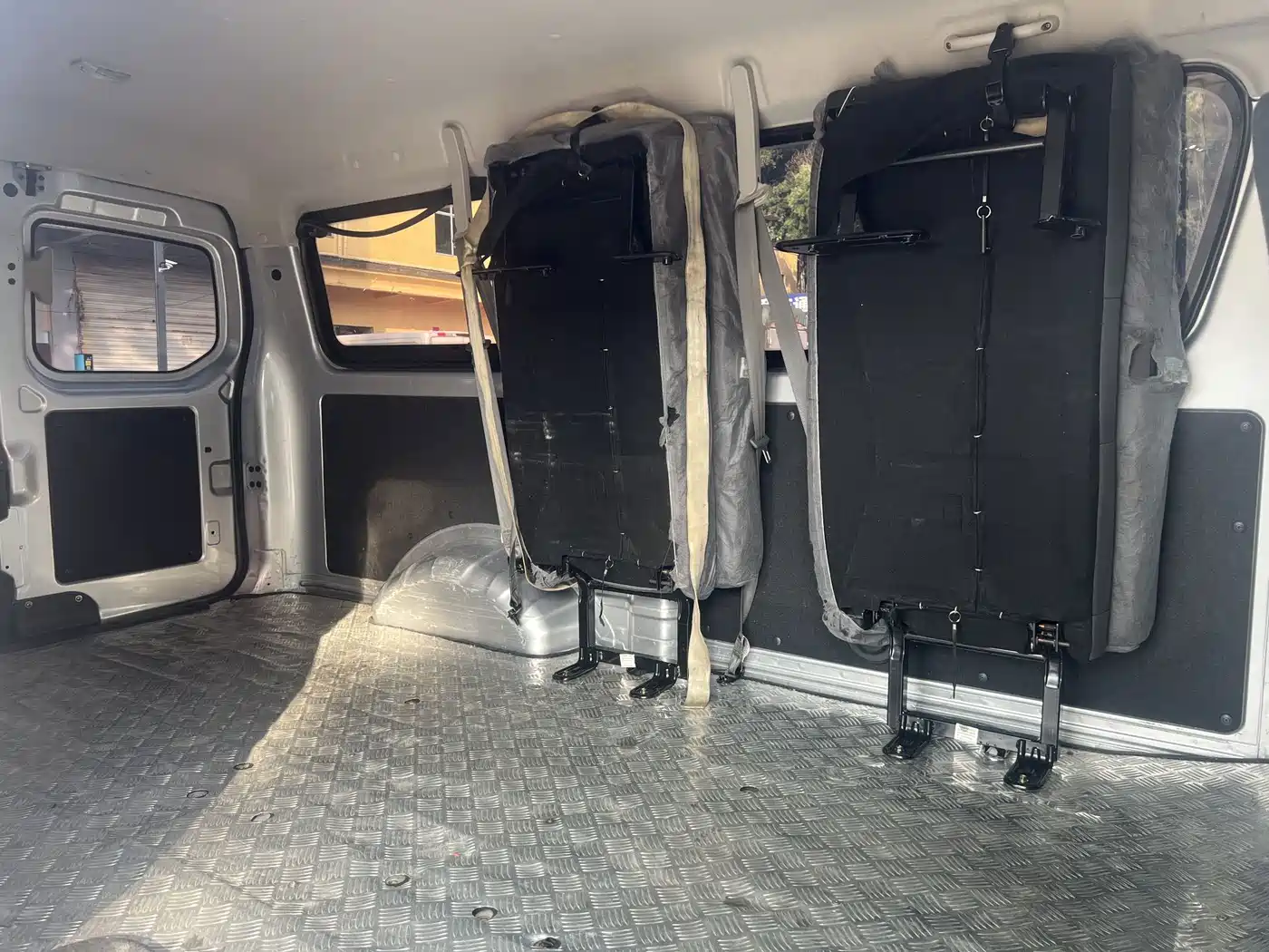 Changan Kaicheng Changan Ruixing EM80 2025 2025 Passenger Version Comfort 6-seater 300km Dual Swing Doors
