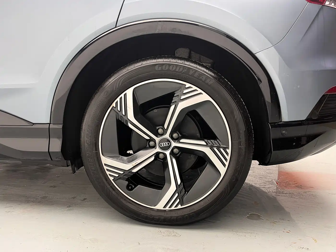 Audi Q4 e-tron 2022 40 e-tron First Edition фото 13