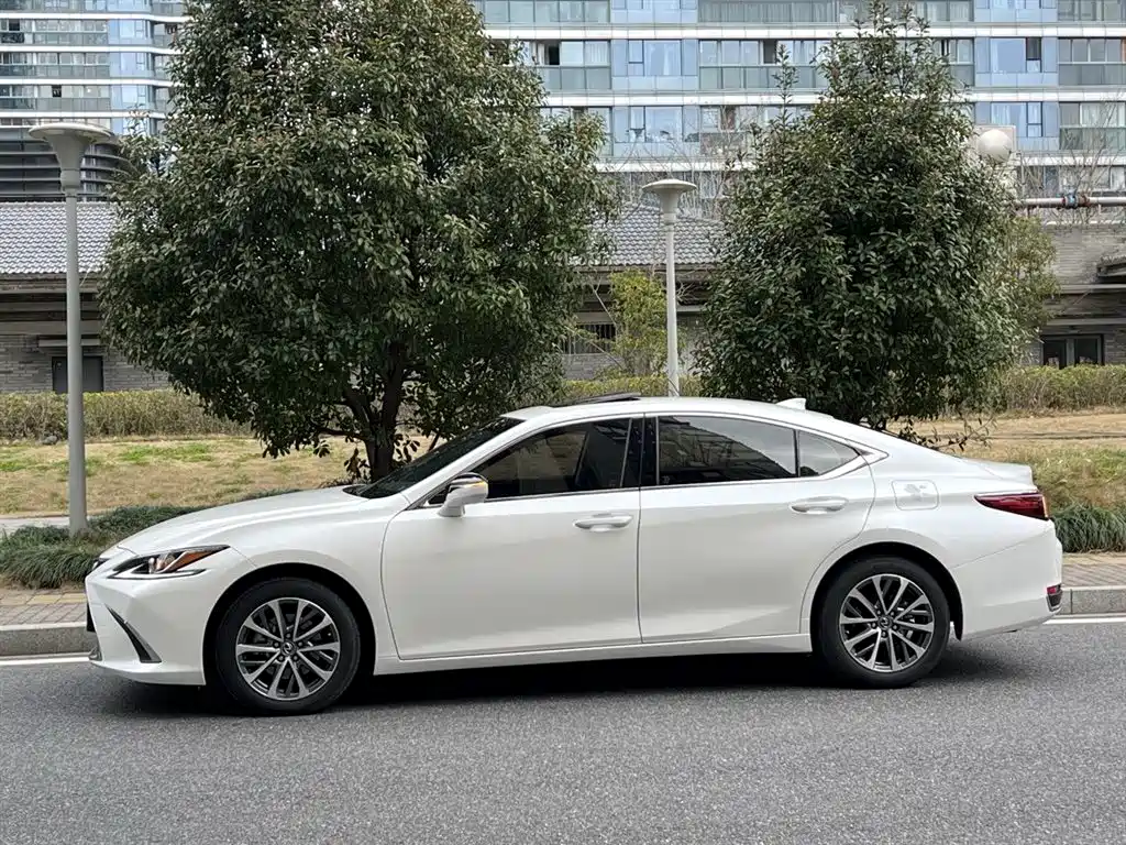Lexus ES 2024 200 Premium Edition фото 5