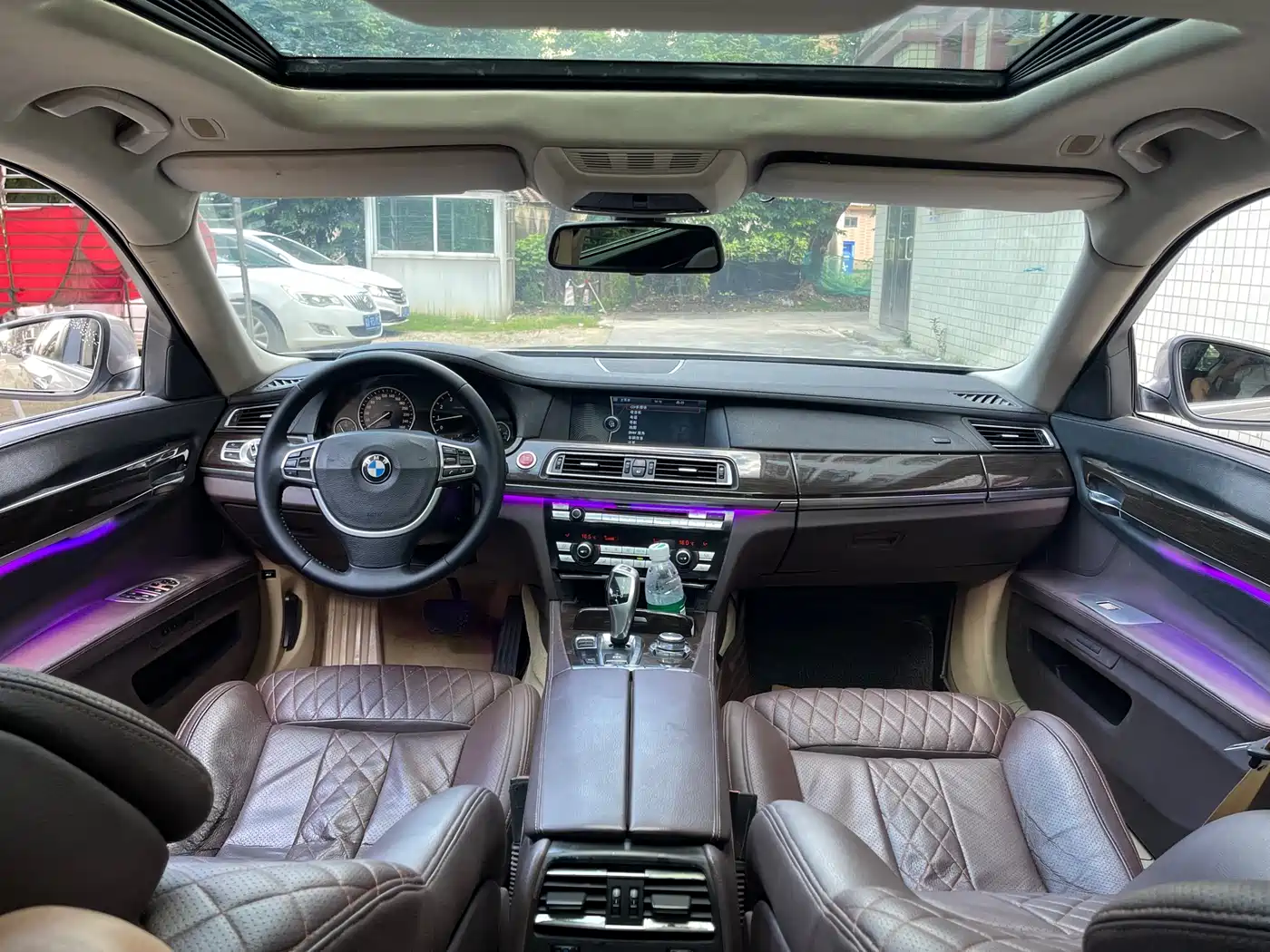 BMW 7 Series 2009 730Li Leading фото 9
