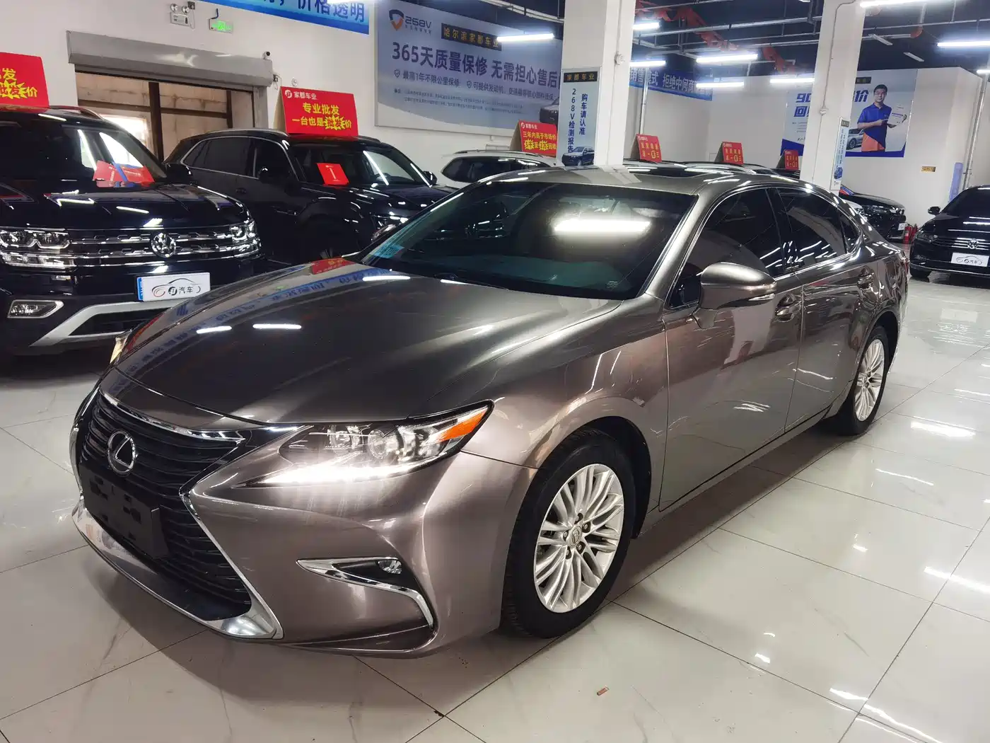 Фото 1 - Lexus ES