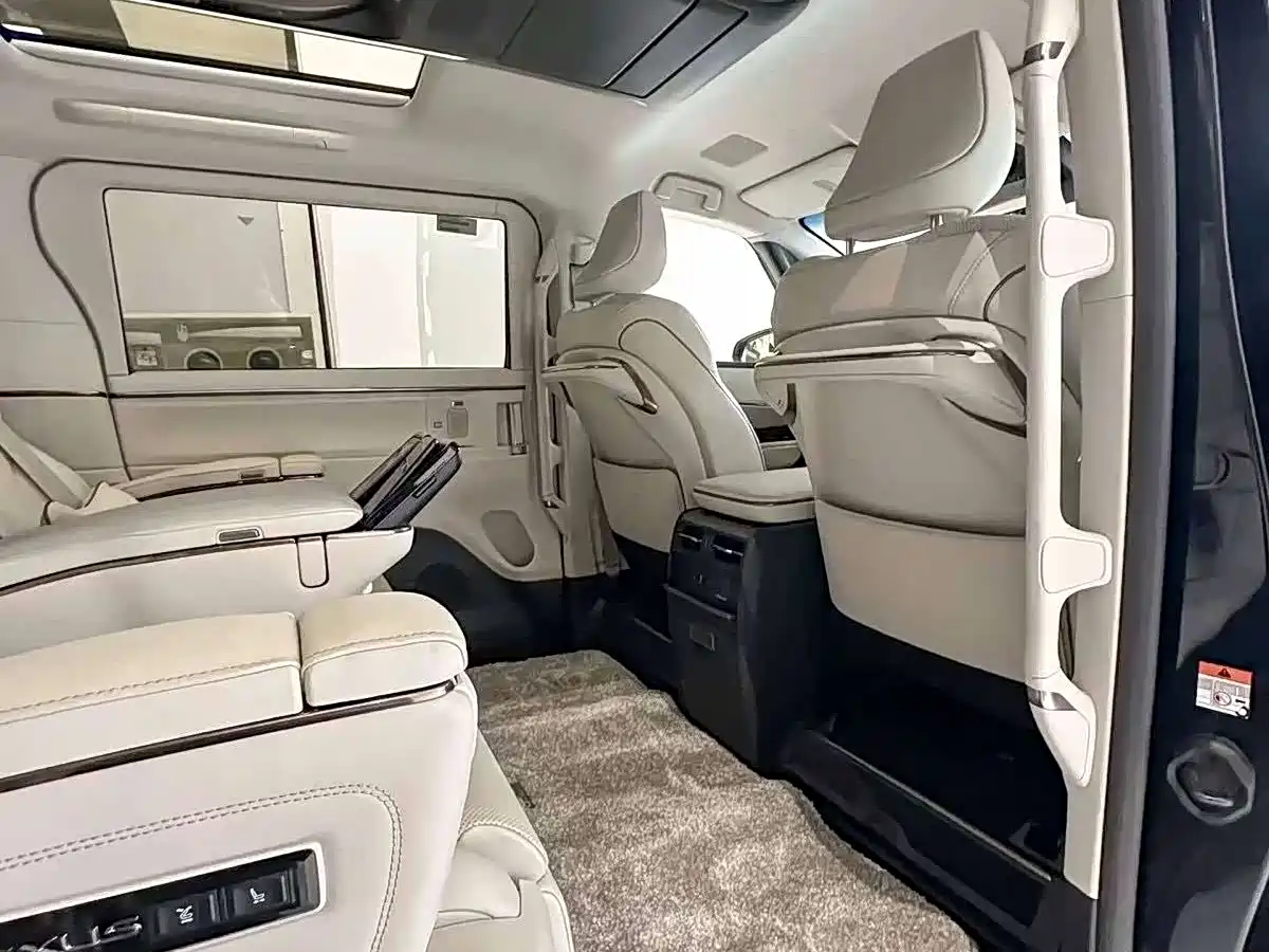 Lexus LM 2025 Model 500h Six-Seater Prestige Edition фото 9