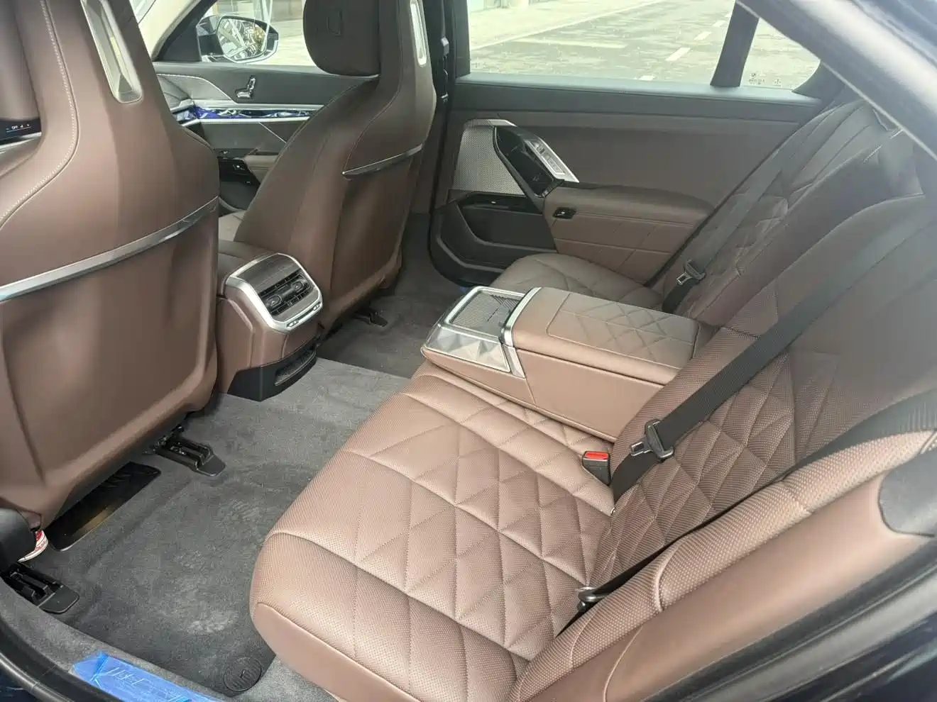BMW 7 Series 2023 Model 735Li Luxury Package фото 12