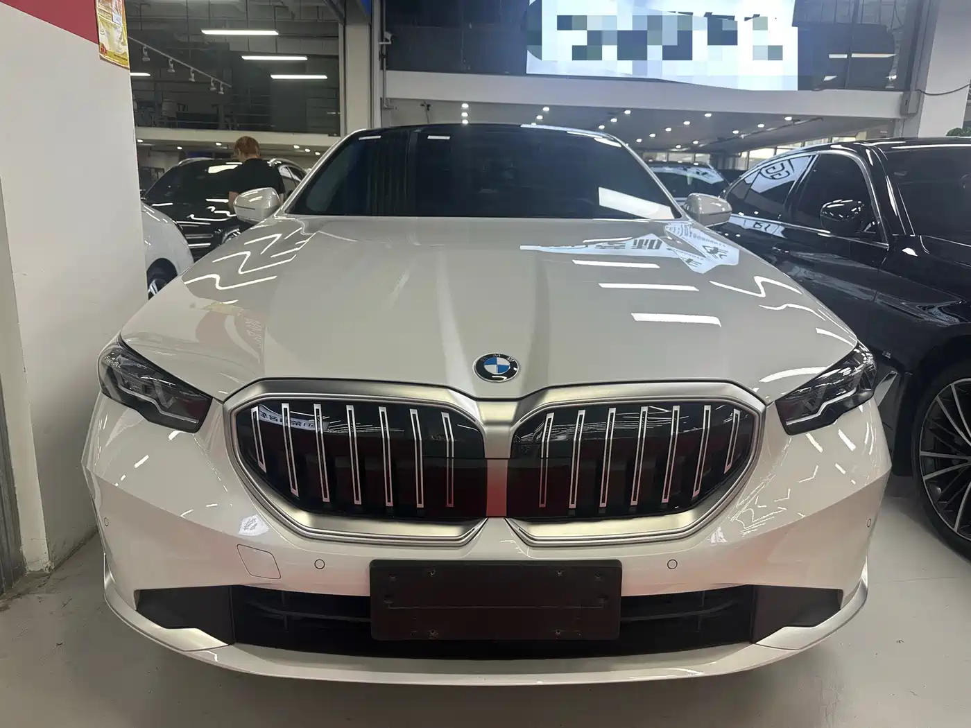 BMW 5 Series 2025 530Li Leading Luxury Package фото 2