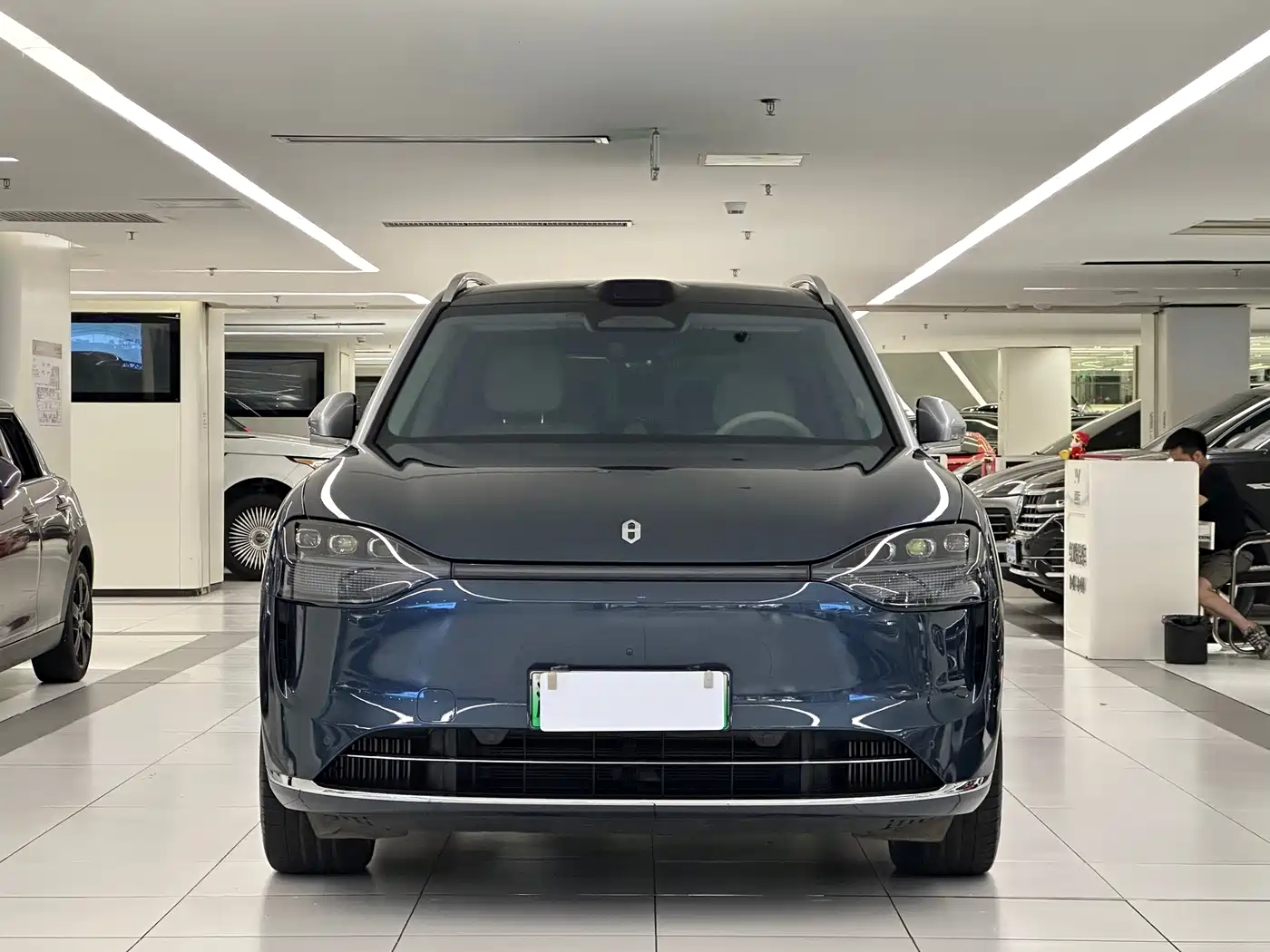 AITO Wenjie AITO M9 2024 Extended Range Ultra 42kWh 6-Seater фото 2