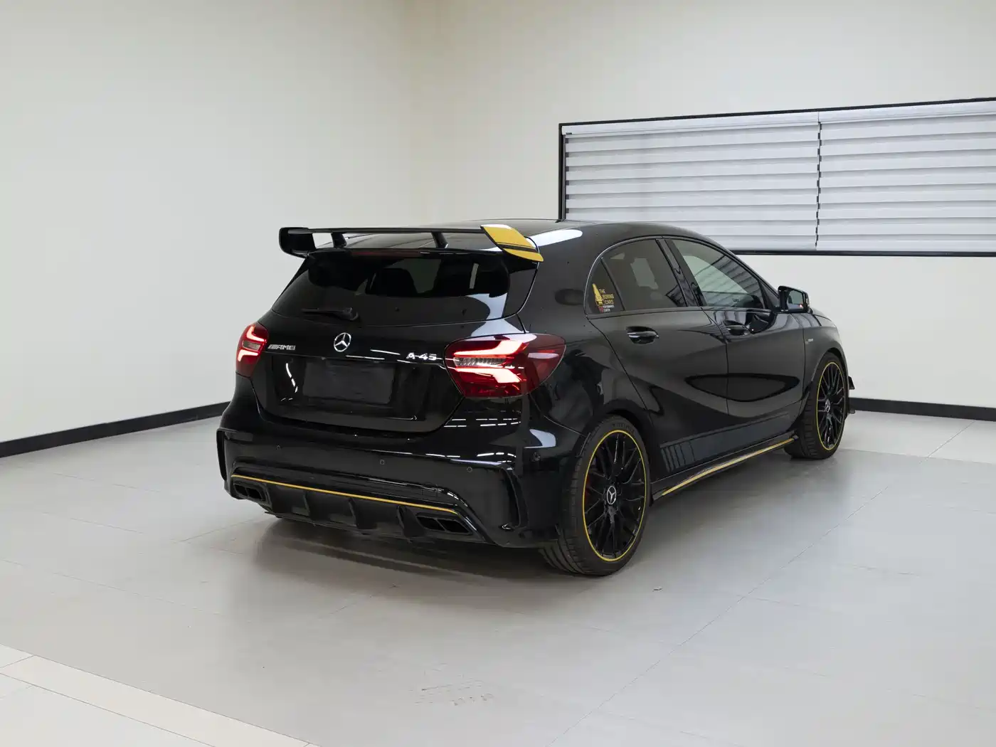 Mercedes-Benz A-Class AMG (Import) 2017 Model AMG A 45 4MATIC Night Thunder Limited Edition фото 5