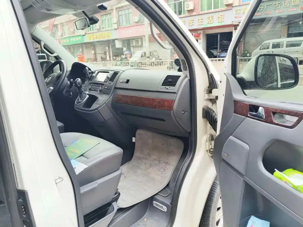 Volkswagen Multivan 2014 2012 2.0TSI 2WD Luxury Edition