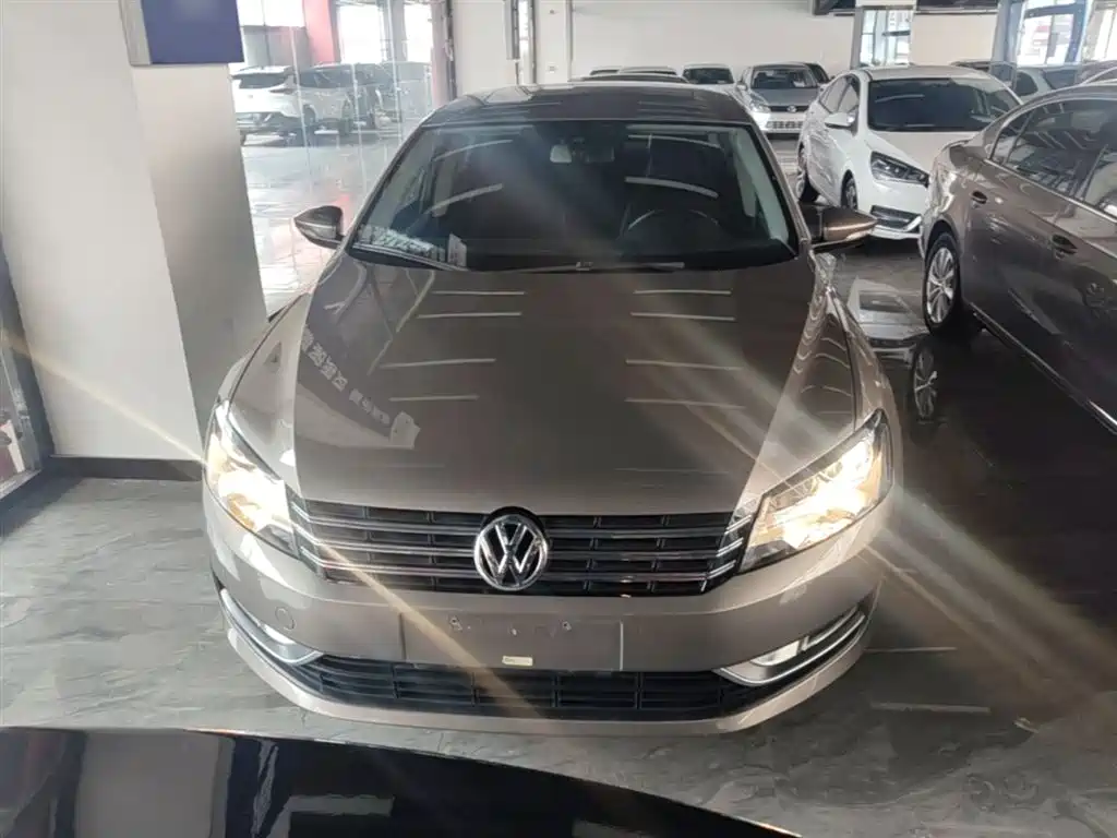 Volkswagen Passat 2015 1.8TSI DSG Honor Edition фото 3