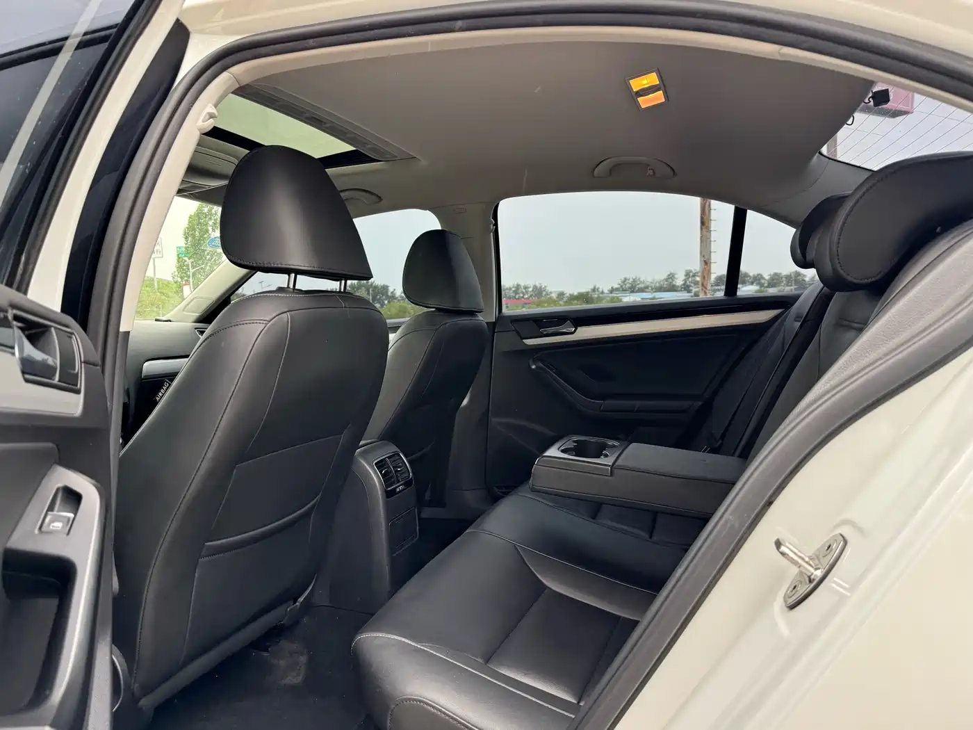 Volkswagen Sagitar 2018 280TSI DSG Spark Edition фото 11
