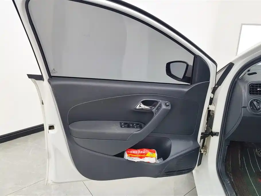 Volkswagen Polo 2016 1.4L Manual Trend фото 7