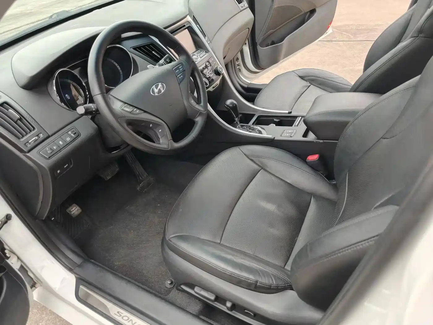 Hyundai Sonata 2013 2.0L Automatic Luxury Edition фото 8