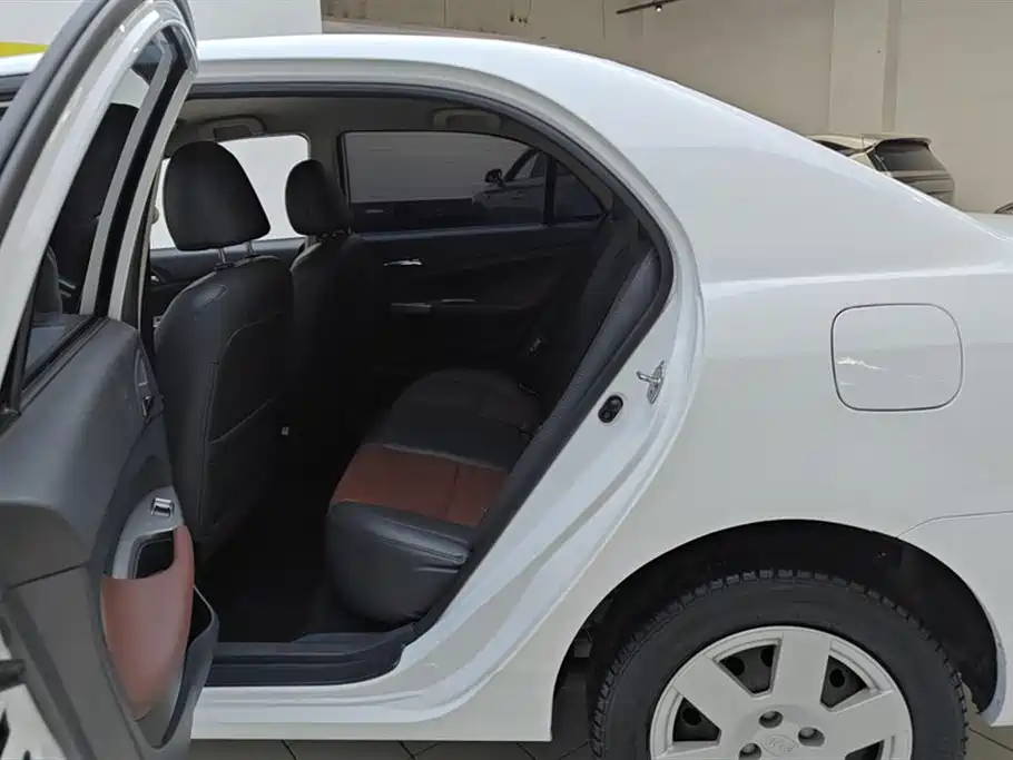 BYD F3 2015 Energy-saving Edition 1.5L Manual Comfort фото 11