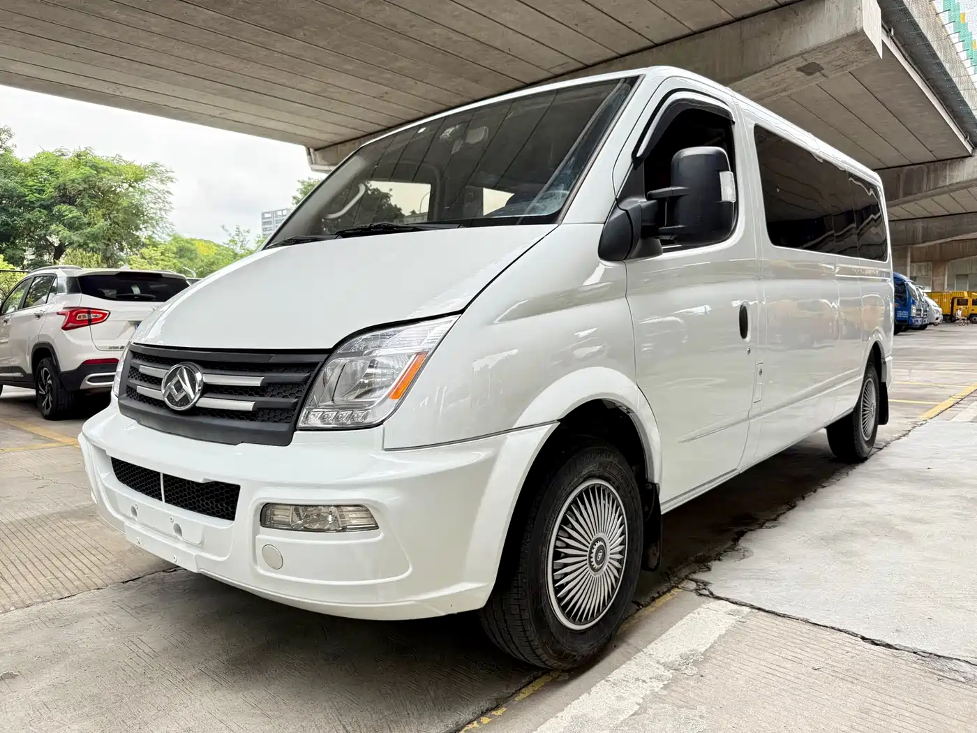 SAIC Maxus Xintu V80 2023 2.0T Manual Classic Aoyuntong Long Wheelbase Ultra-low Roof (6/7/8/9 seats)