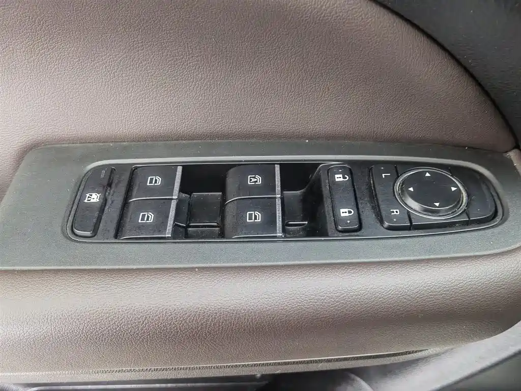 GAC Trumpchi Trumpchi M6 2019 270T Automatic Luxury (6-seater) China V фото 9